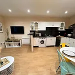 Alonville 2pers Wifi And Tv Apartment