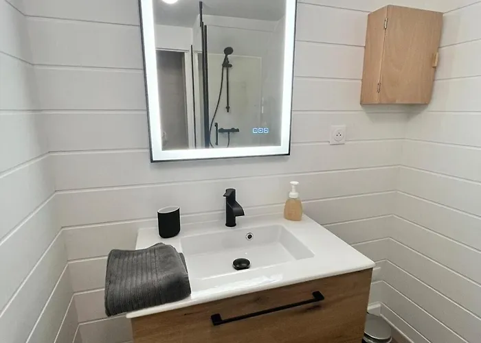 Alonville 2pers Wifi And Tv ナント